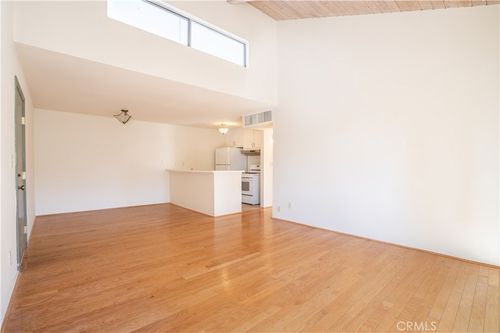 unit-228-8601 International Ave, Canoga Park, CA, 91304-2627 | Card Image