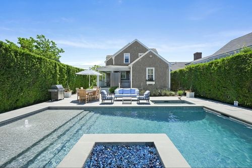 39 Milk St, Nantucket, MA, 02554-2641 | Card Image