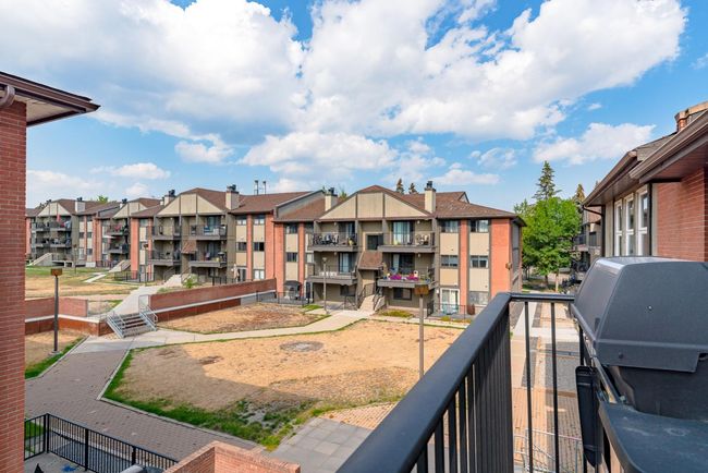 1310 - 13045 6 St Sw, Condo with 2 bedrooms, 1 bathrooms and 1 parking in Calgary AB | Image 21