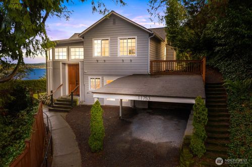 11753 Lakeside Avenue Ne, Seattle, WA, 98125 | Card Image