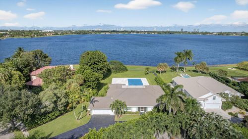 8 Woodbrook Cir, West Palm Beach, FL, 33401-1036 | Card Image