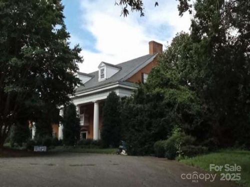 1486 Knolls Dr, Newton, NC, 28658-9452 | Card Image