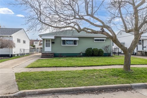 5249 W 150th St, Brook Park, OH, 44142-1736 | Card Image