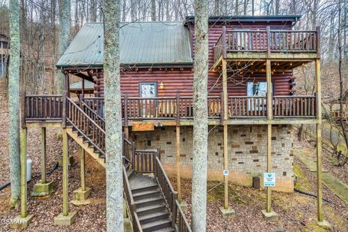 1910 Orchard Dr, Sevierville, TN, 37876-8994 | Card Image