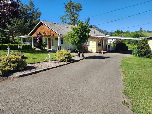 795 E St, Riddle, OR, 97469-9797 | Card Image