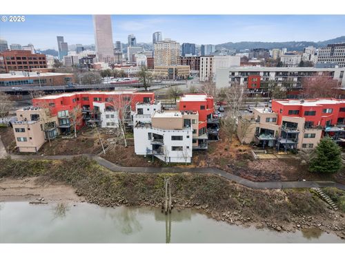 b7-620 Nw Naito Pkwy, Portland, OR, 97209 | Card Image