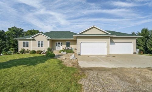 7997 218th Ave, Martelle, IA, 52305-7587 | Card Image