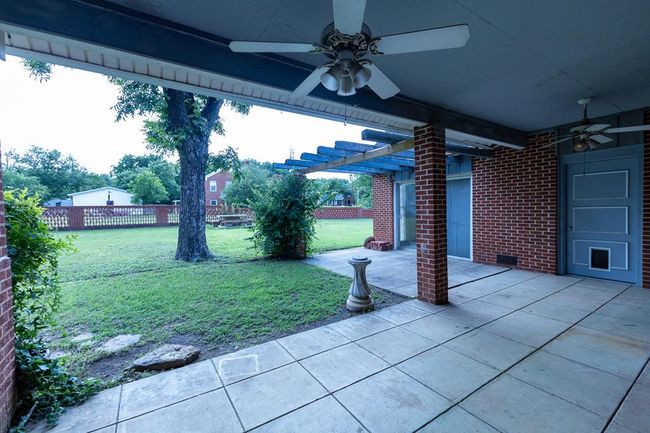 1001 W Walnut St, House other with 3 bedrooms, 3 bathrooms and 4 parking in Coleman TX | Image 34