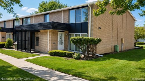 1-8697 Kennedy Cir, Warren, MI, 48093-2254 | Card Image
