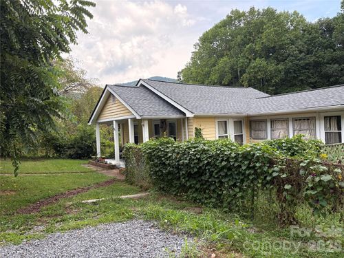 408 Mccoy Cove Rd, Black Mountain, NC, 28711-9412 | Card Image