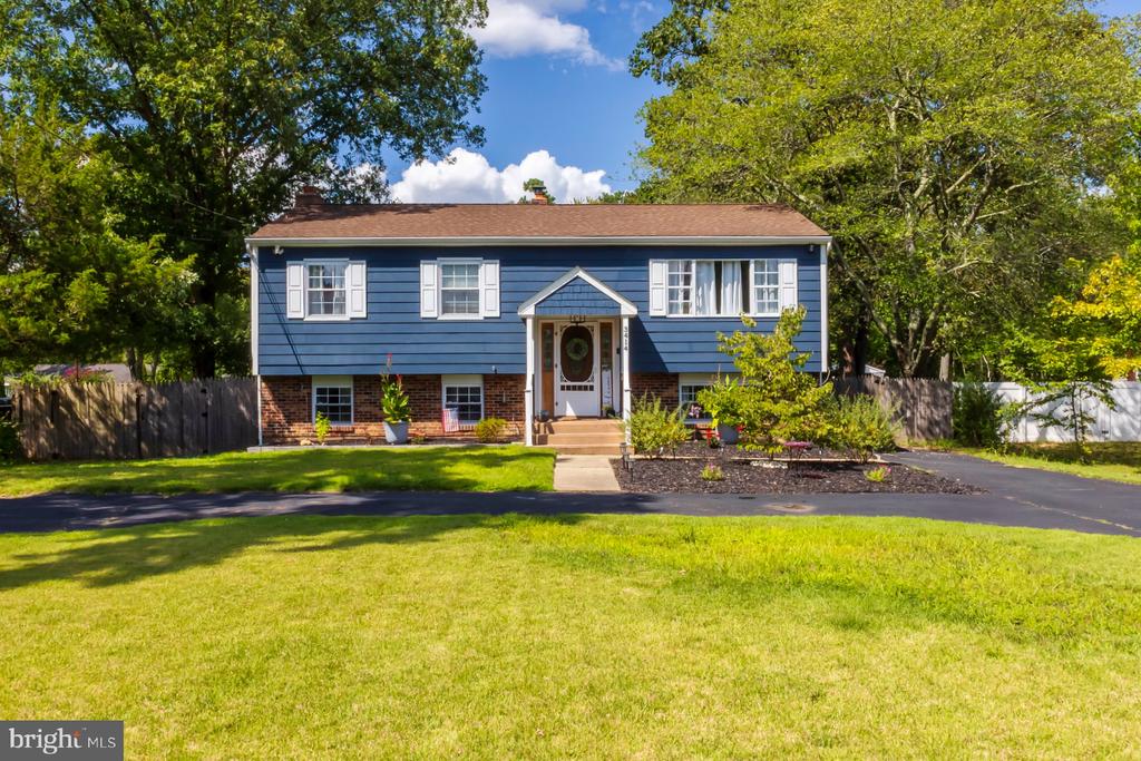 Shore Dr, Williamstown, NJ 08094