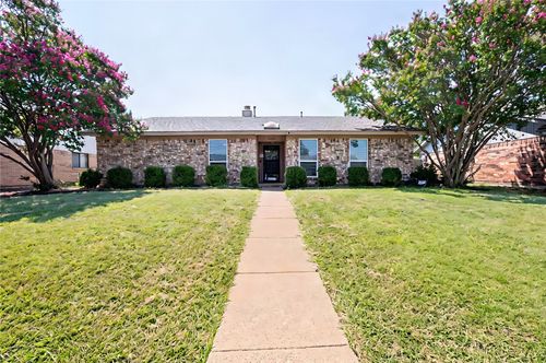 1654 Clarendon Dr, Lewisville, TX, 75067-3216 | Card Image