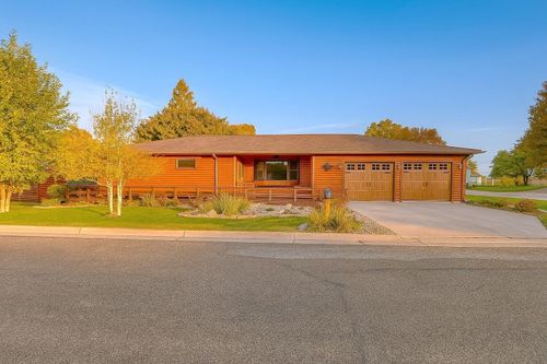 201 4th St, Armstrong, IA, 50514-7417 | Card Image