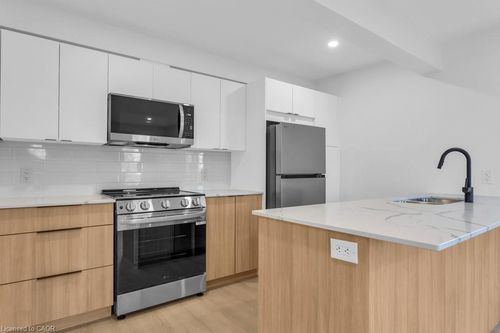 7-215 Raglan St, Woodstock, ON, N4S1W7 | Card Image