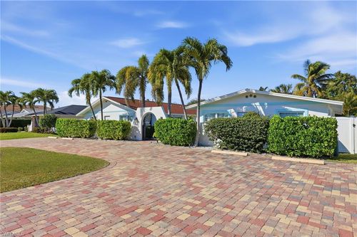 559 105th Ave N, Naples, FL, 34108-1986 | Card Image