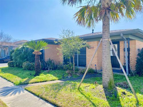 1311 Milam Dr, Galveston, TX, 77551-4570 | Card Image