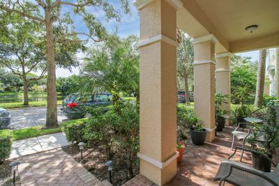 116 W Thatch Palm Circle, Townhouse with 3 bedrooms, 2 bathrooms and null parking in Jupiter FL | Image 3