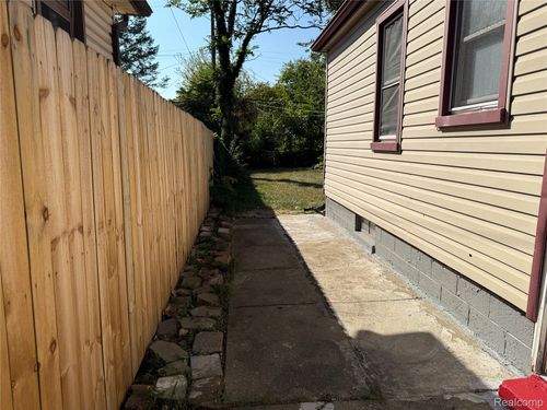 6345 Woodmont Ave, Detroit, MI, 48228-3708 | Card Image