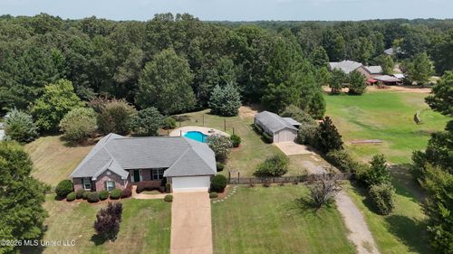 220 Tudor Cir, Brandon, MS, 39042-8635 | Card Image