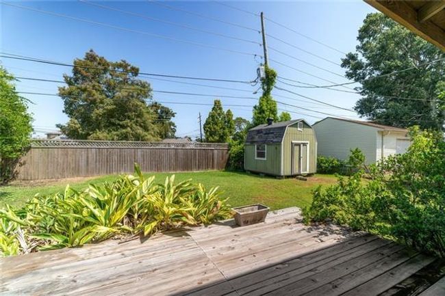 Backyard with Shed | Image 18