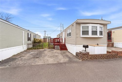 11 East Dr, Rumford, RI, 02916-1006 | Card Image