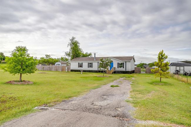 2909 Berry Patch Ln, House other with 3 bedrooms, 2 bathrooms and null parking in Joshua TX | Image 4