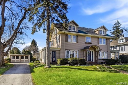 727 W Center St, Medina, NY, 14103-1060 | Card Image