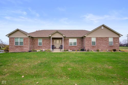 5026 W Stonehaven Ln, New Palestine, IN, 46163-9075 | Card Image