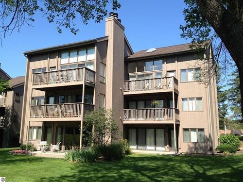 5525 Golfview Ct, Williamsburg, MI, 49690 | Card Image