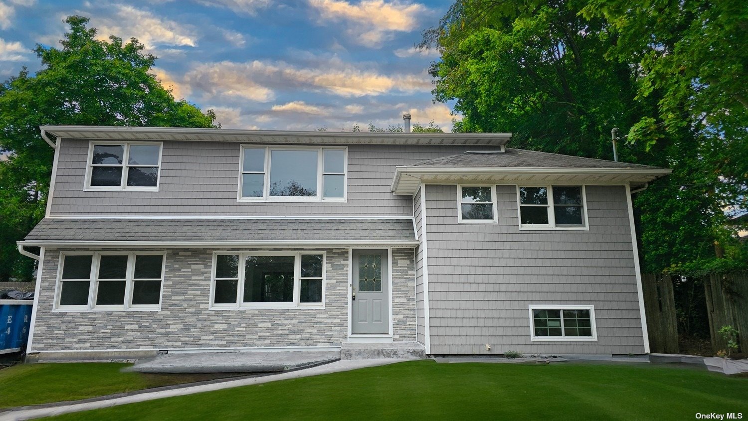 Wiltshire Dr, Commack, NY 11725