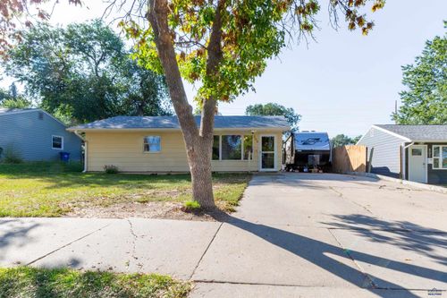 805 E Indiana St, Rapid City, SD, 57701-5834 | Card Image