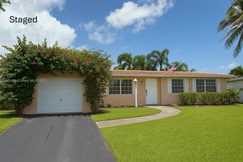 830 Sw 64th Pkwy, Pembroke Pines, FL, 33023-1507 | Card Image