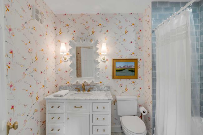 guest bath | Image 31