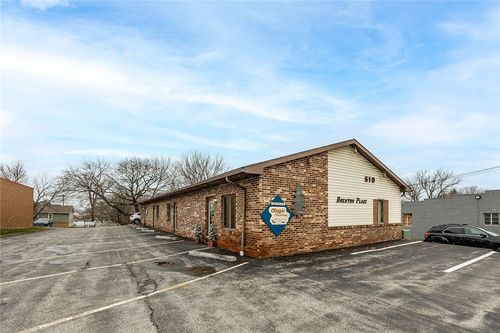 610 W Main St, Grove City, PA, 16127-1146 | Card Image