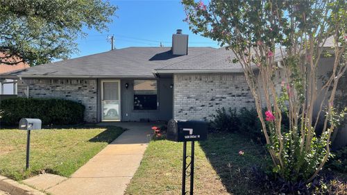 2209 Madrid Ct, Dwg, TX, 76013-5817 | Card Image