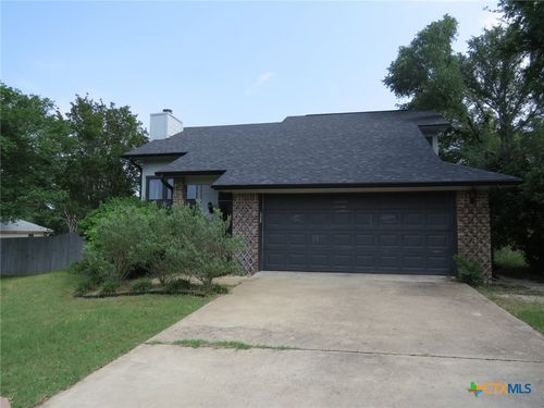 8 E Shawnee Ln, Belton, TX, 76513-6631 | Card Image