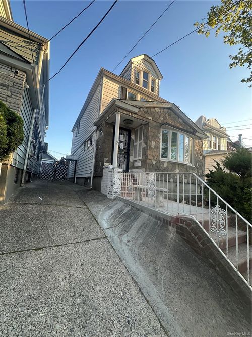 7332 53rd Rd, Maspeth, NY, 11378-1514 | Card Image
