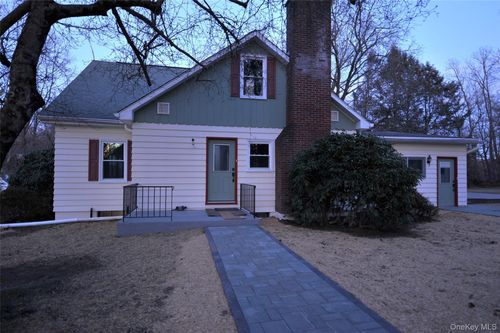 47 Stormytown Rd, Ossining, NY, 10562-2522 | Card Image