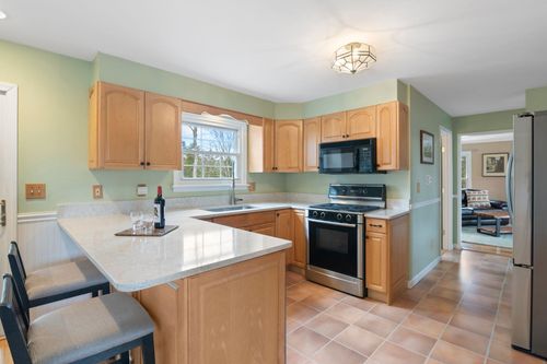 143 Hillwinds Road, Brattleboro, VT, 05301 | Card Image