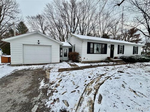 2333 S Pine St, Centralia, IL, 62801-6136 | Card Image