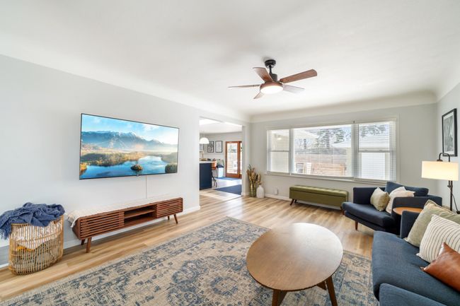 07_interior.jpg | Image 6