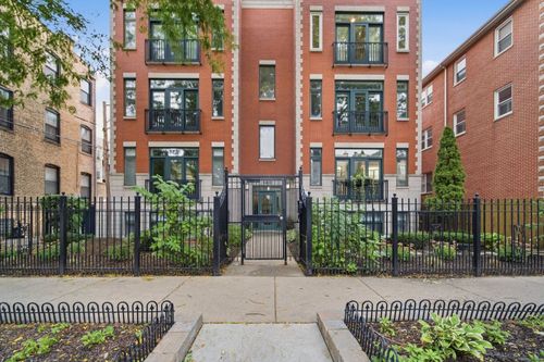 gn-3939 N Greenview Ave, Chicago, IL, 60613-2595 | Card Image