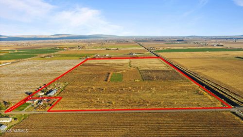 6263 Ashue Rd, Wapato, WA, 98951-9704 | Card Image