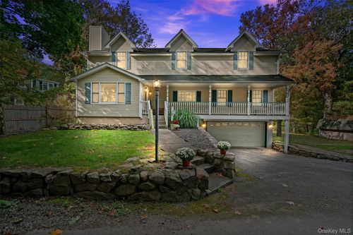 3 Seven Lakes Dr, Sloatsburg, NY, 10974-1710 | Card Image
