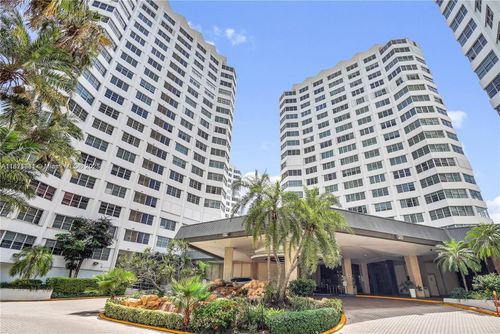 apt-711-999 Brickell Bay Dr, Miami, FL, 33131-2929 | Card Image