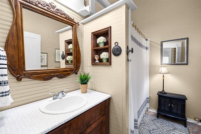 Primary Bathroom | Image 14