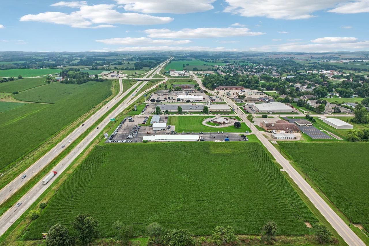 950 East Ave, Lomira, WI 53048
