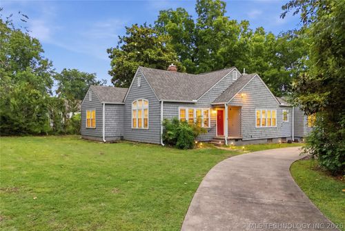 2776 E 49th St, Tulsa, OK, 74105-5168 | Card Image