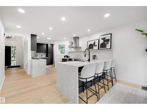 129 Ironwood Pl Nw, Edmonton, AB, T6J6R4 | Card Image