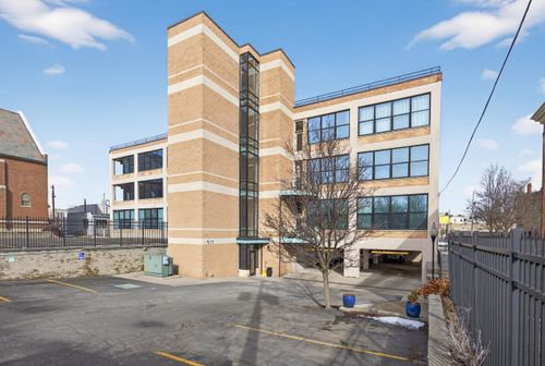 apt-16-109 W Washington Ave, Jackson, MI, 49201-2479 | Card Image